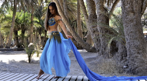 Bellydancers tapijten kperwaren Oosterse bijzettafeltjes
