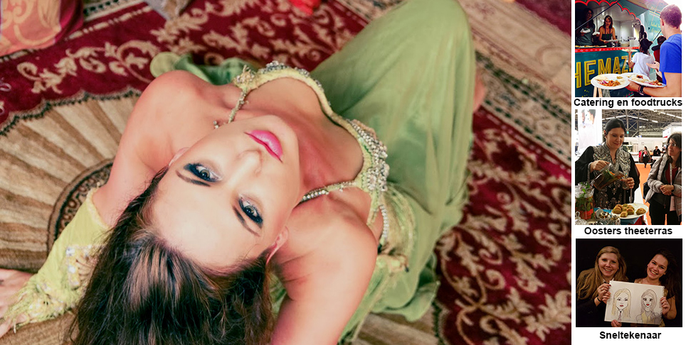 Bellydancers en decorwand met kameel